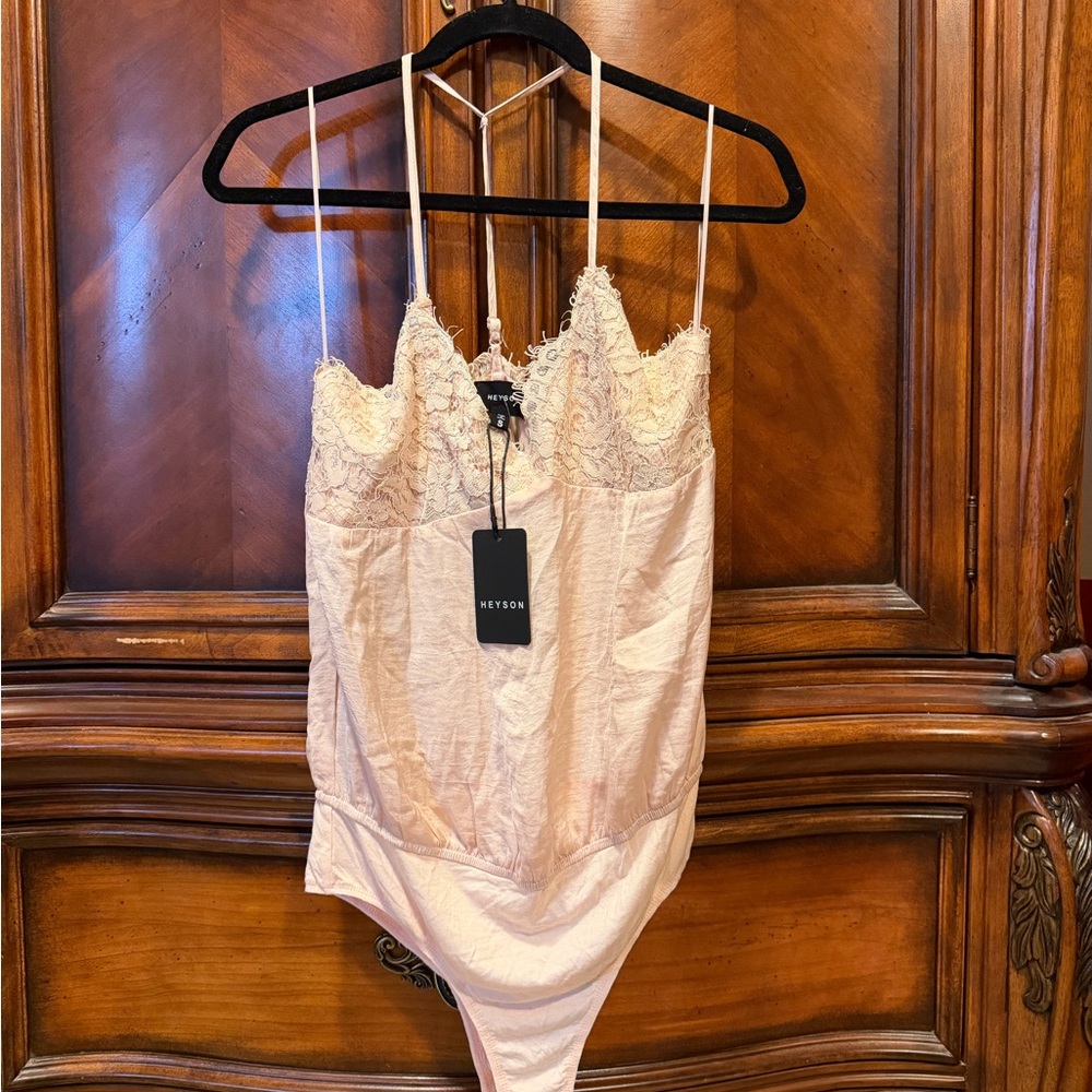 NEW! Heyson Lace-Trim Bodysuit in Blush size small